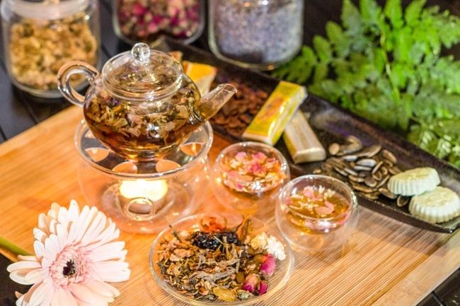 có nên uống trà thảo mộc mỗi ngày
